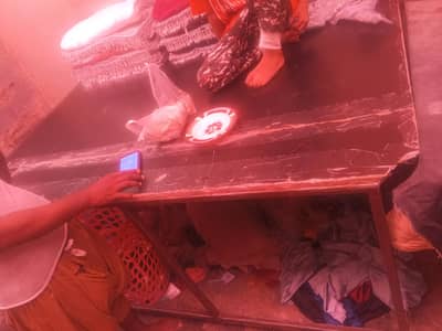 table hain iron ki size 4 feet 5.5 feet