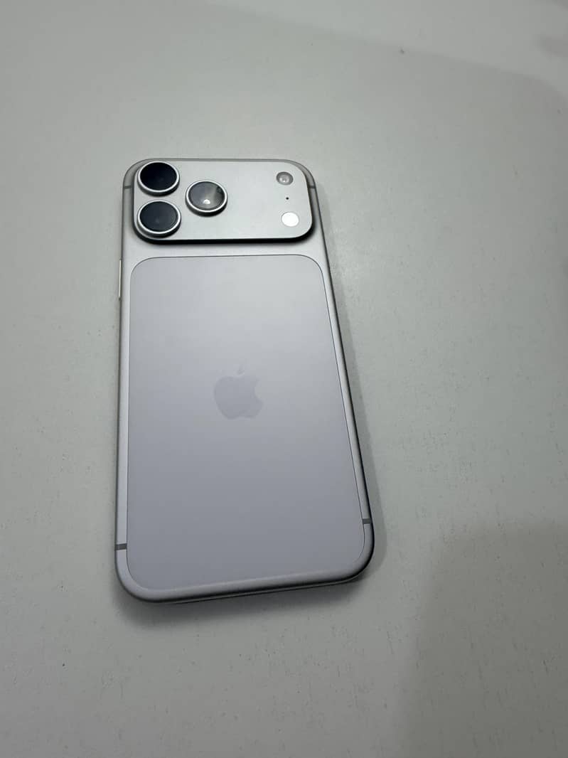 Apple iPhone 17 Pro Max 6