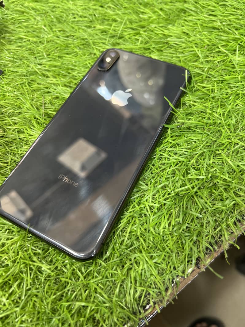Apple iPhone XS Max 5