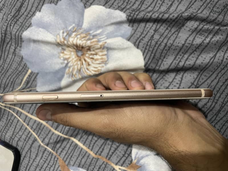 Apple iPhone 8 Plus 5