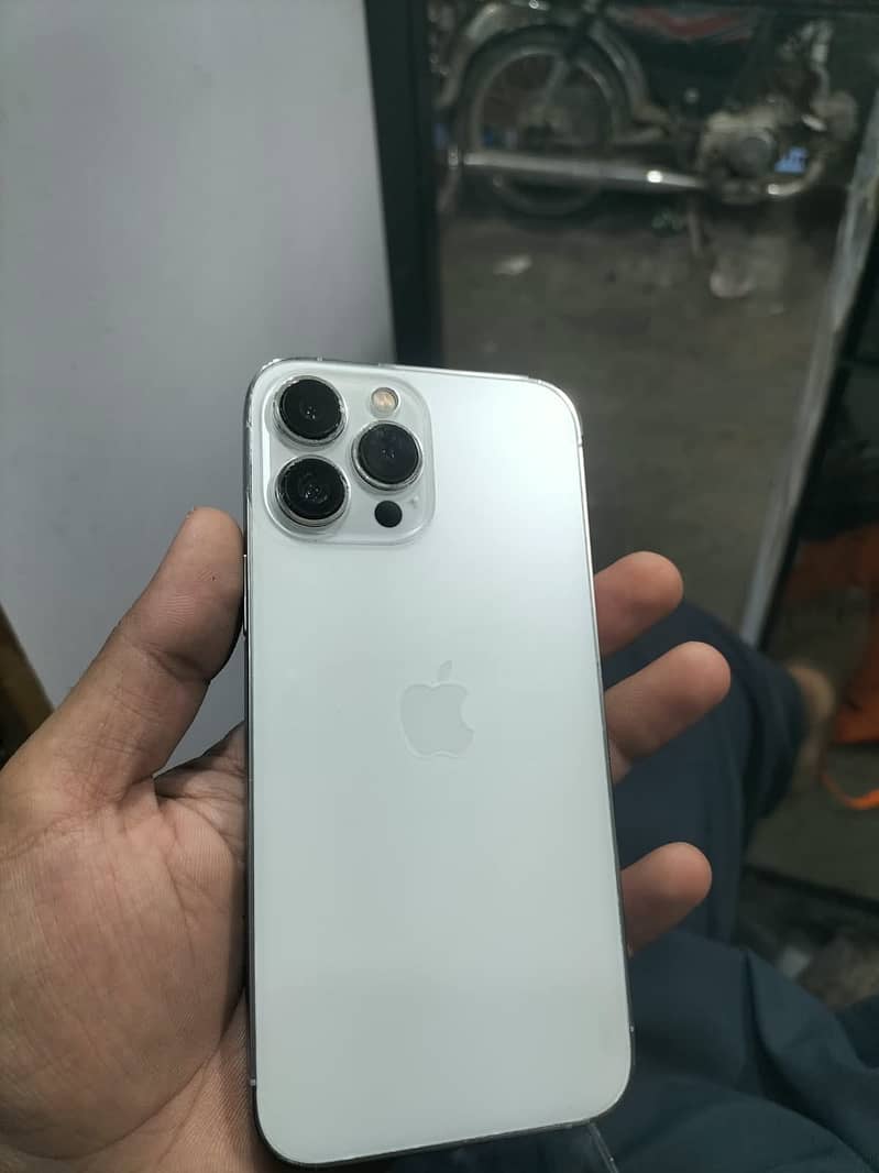Apple iPhone 13 Pro Max 1