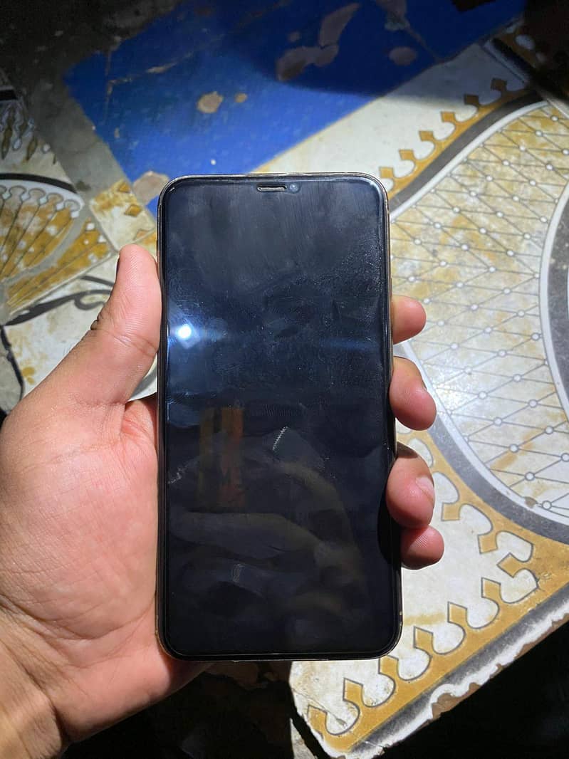 Apple iPhone 11 Pro Max 4
