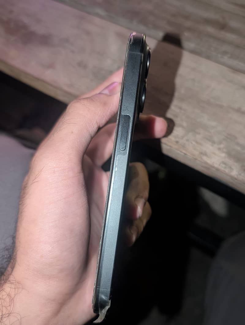 Apple iPhone 15 Pro 2