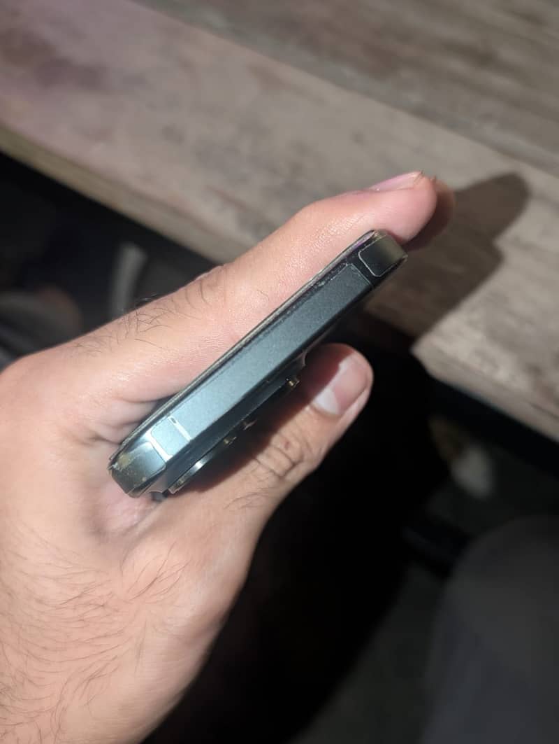 Apple iPhone 15 Pro 3