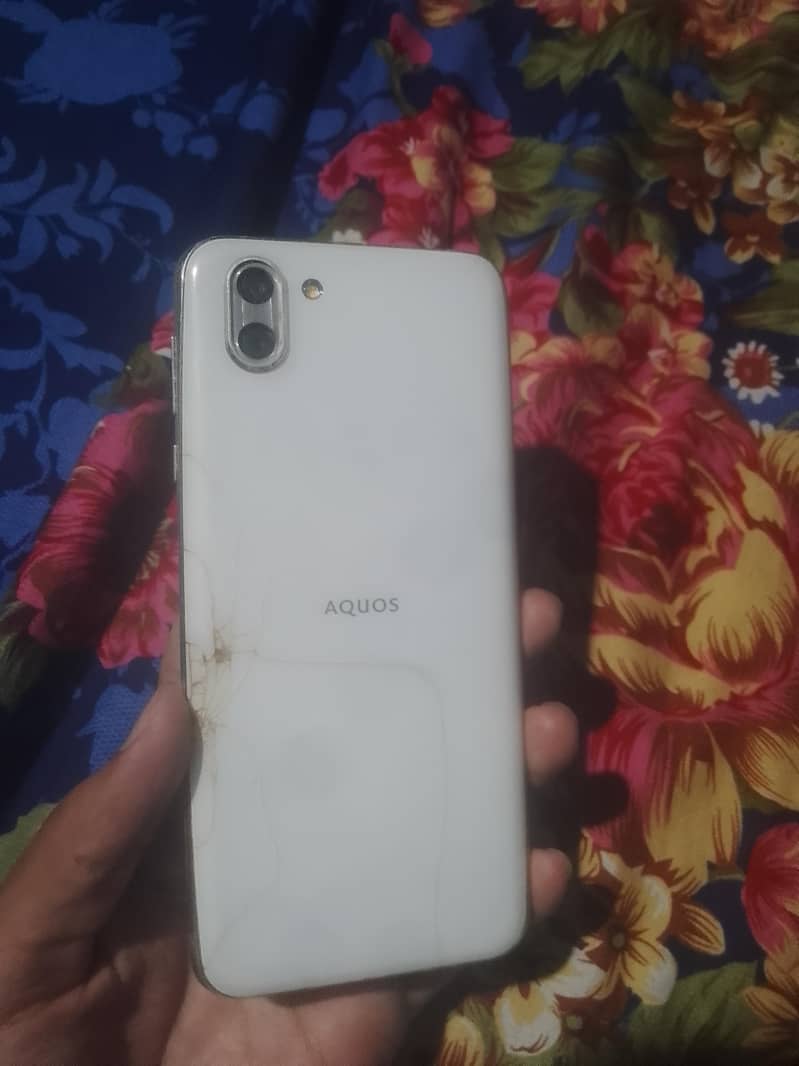 Sharp Aquos R2 1