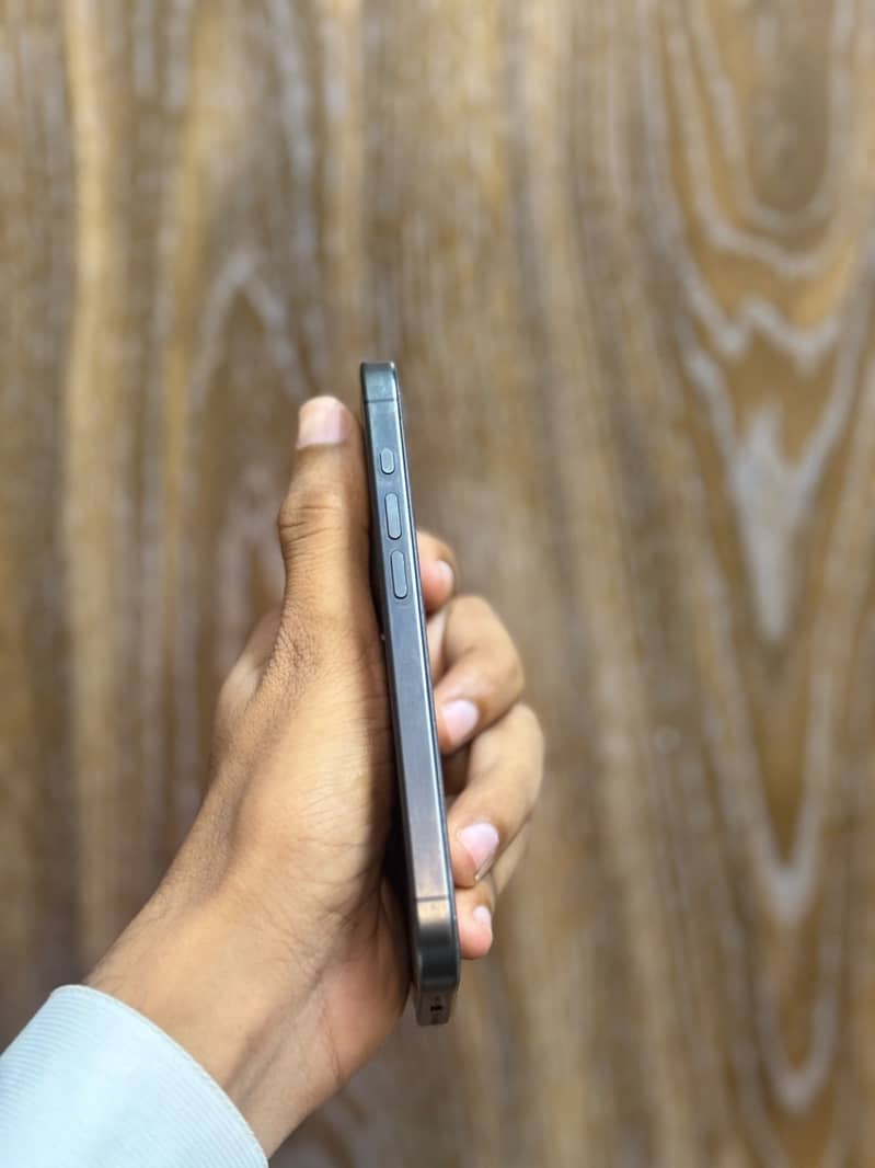 Apple iPhone 15 Pro 1