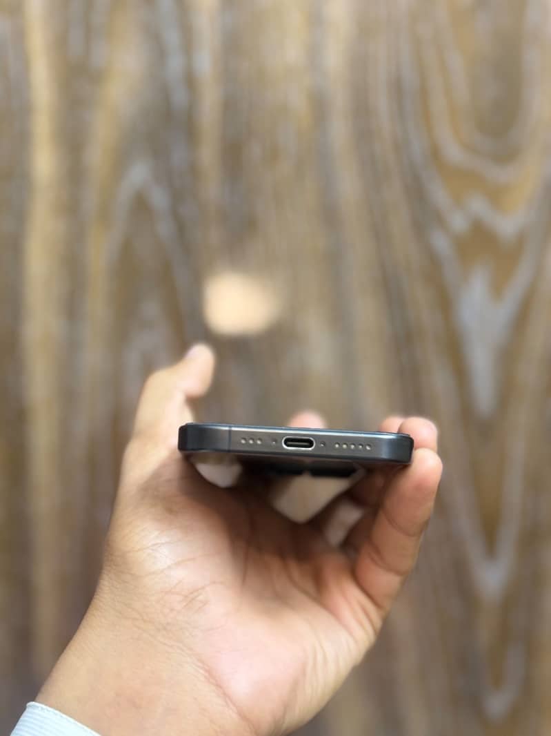 Apple iPhone 15 Pro 2