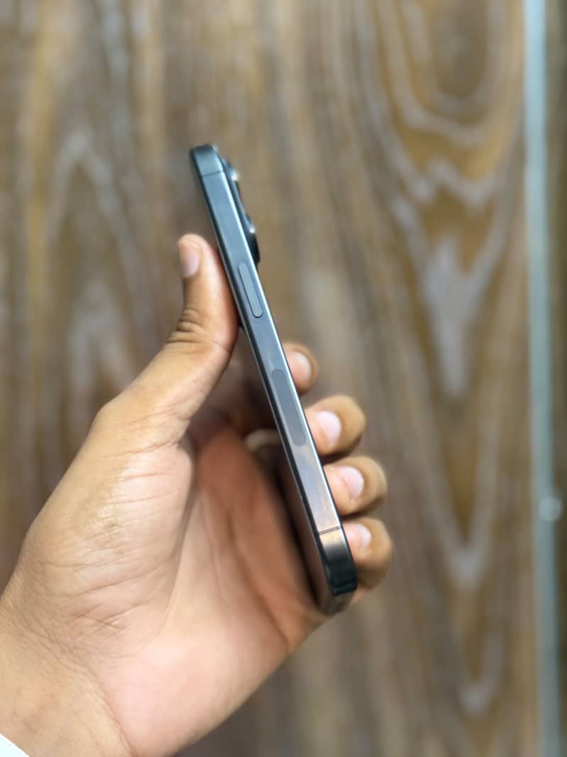 Apple iPhone 15 Pro 4