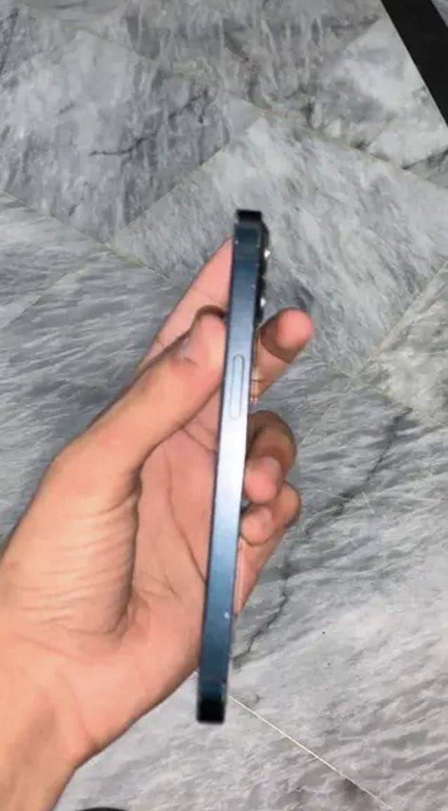 Apple iPhone 13 3