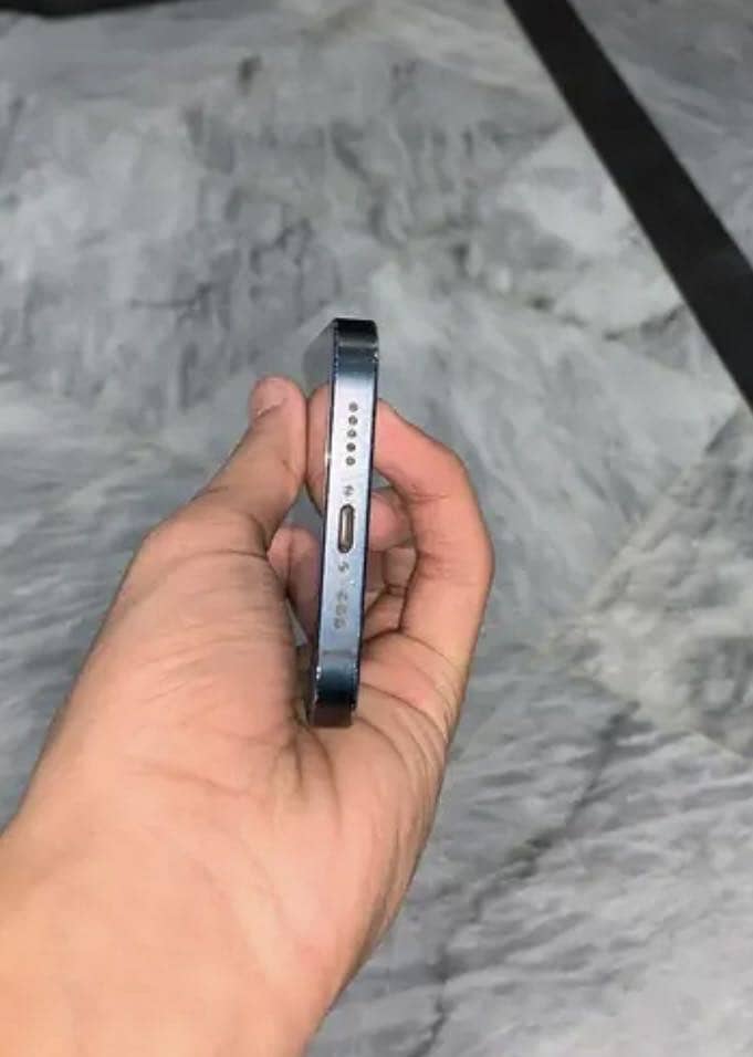 Apple iPhone 13 4