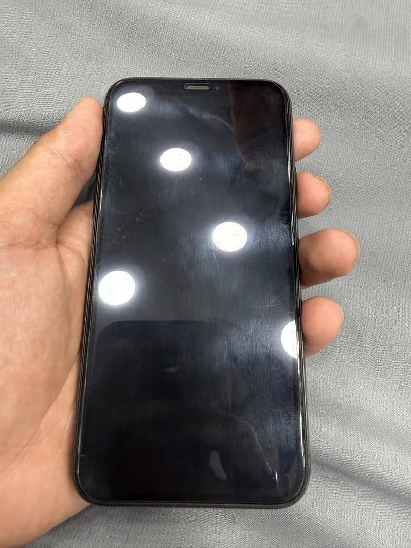 Apple iPhone 11 Pro 4