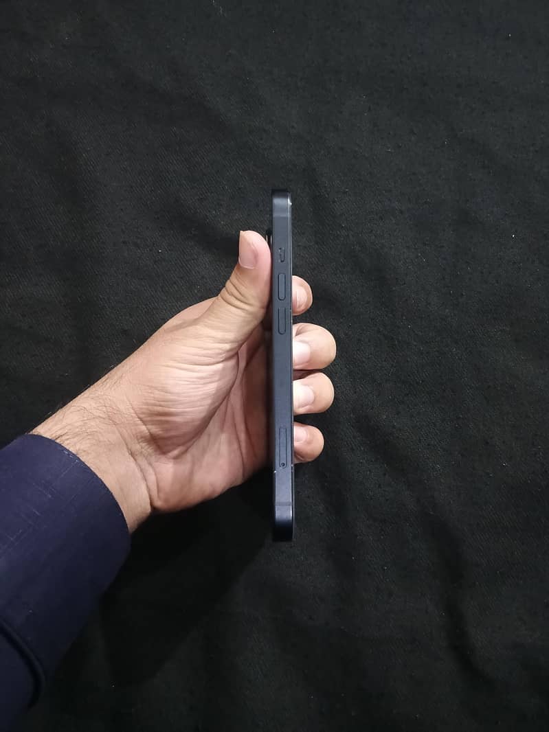 Apple iPhone 13 2