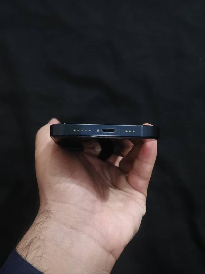 Apple iPhone 13 5