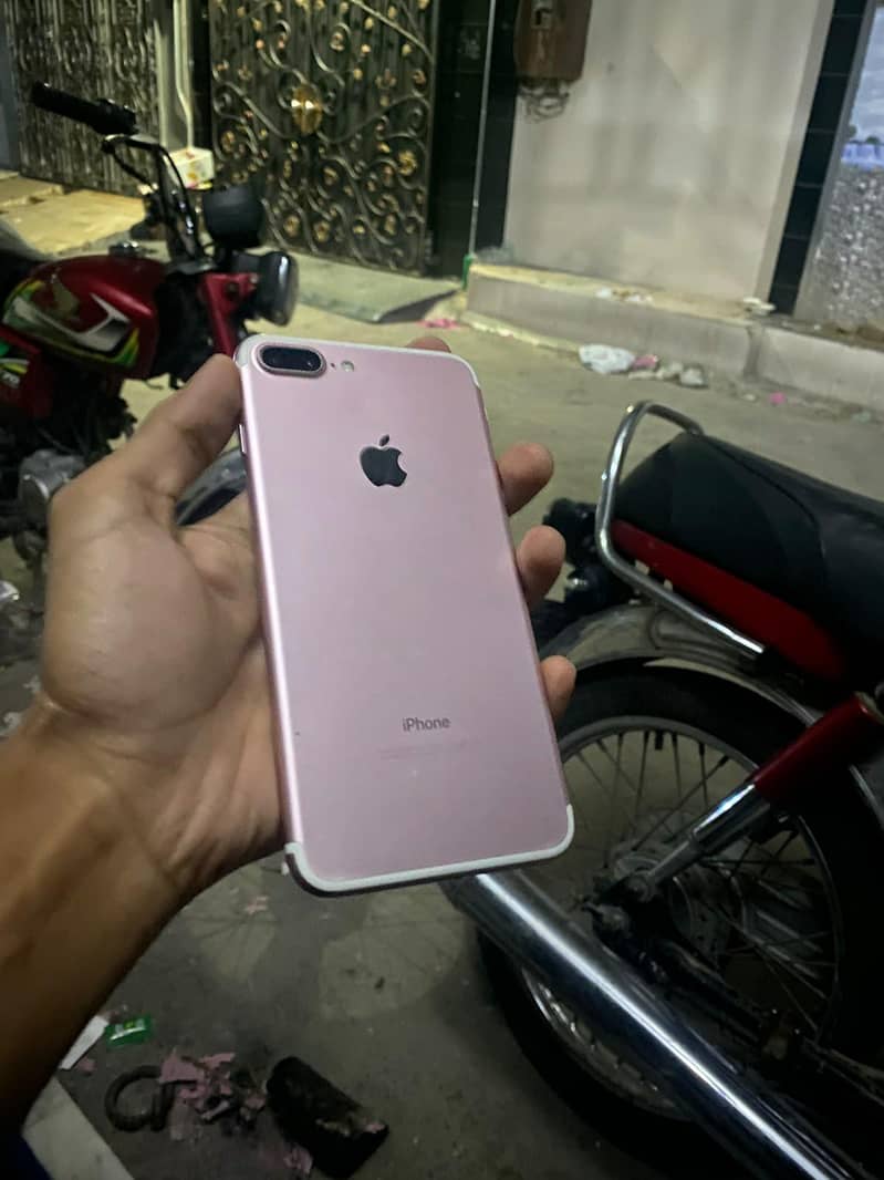 Apple iPhone 7 Plus 1