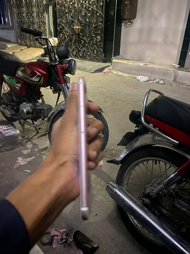 Apple iPhone 7 Plus 2