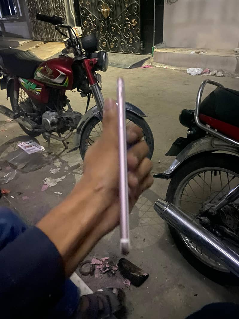 Apple iPhone 7 Plus 3