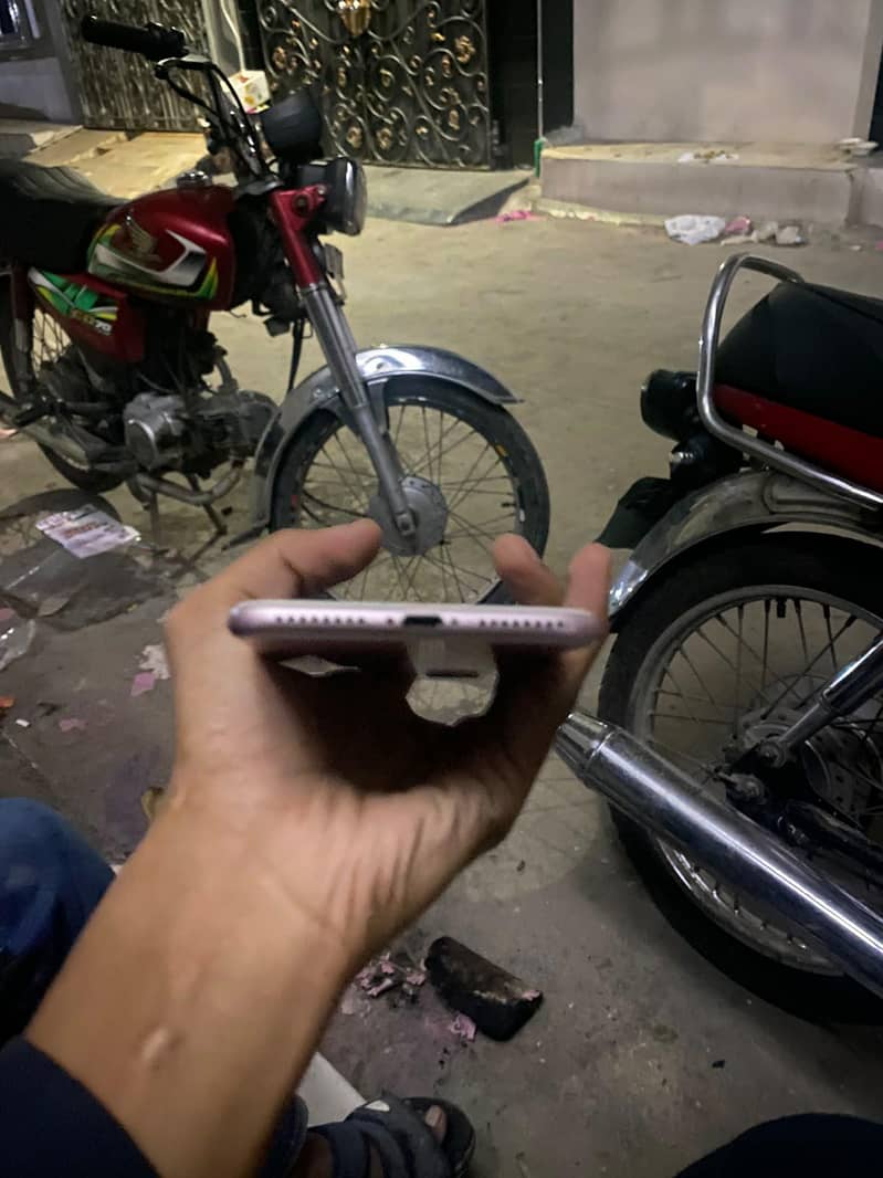 Apple iPhone 7 Plus 4