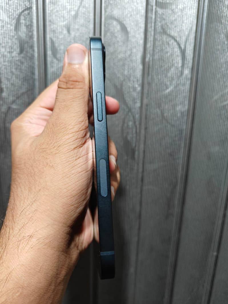 Apple iPhone 13 Sim working 4