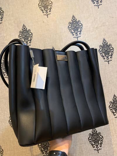 Logo Vegan Pure Leather Luxurious Hand Bag For prety women.