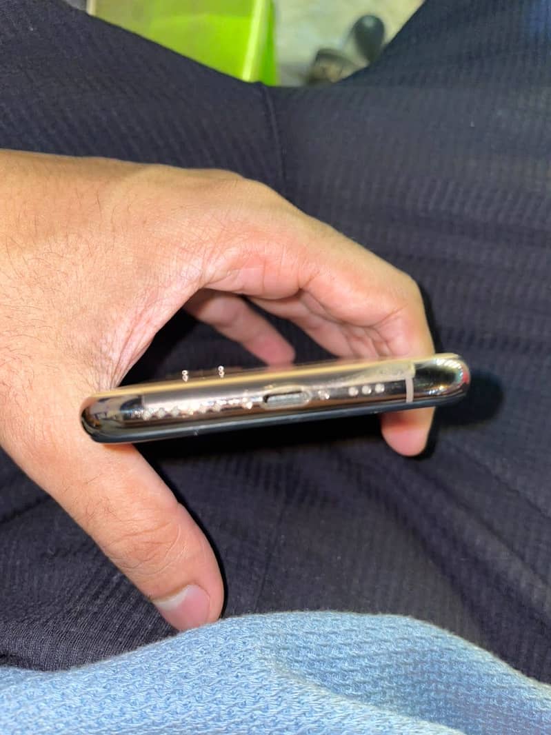 Apple iPhone 11 Pro 1
