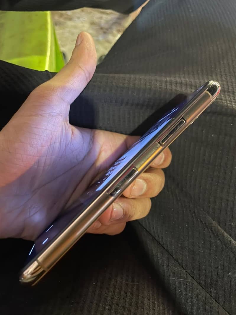 Apple iPhone 11 Pro 4
