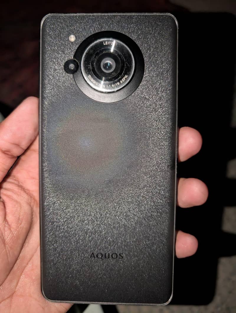 Sharp Aquos r7 3