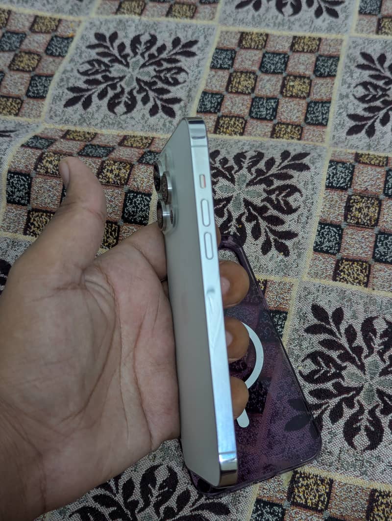 Apple iPhone 14 Pro Max 1