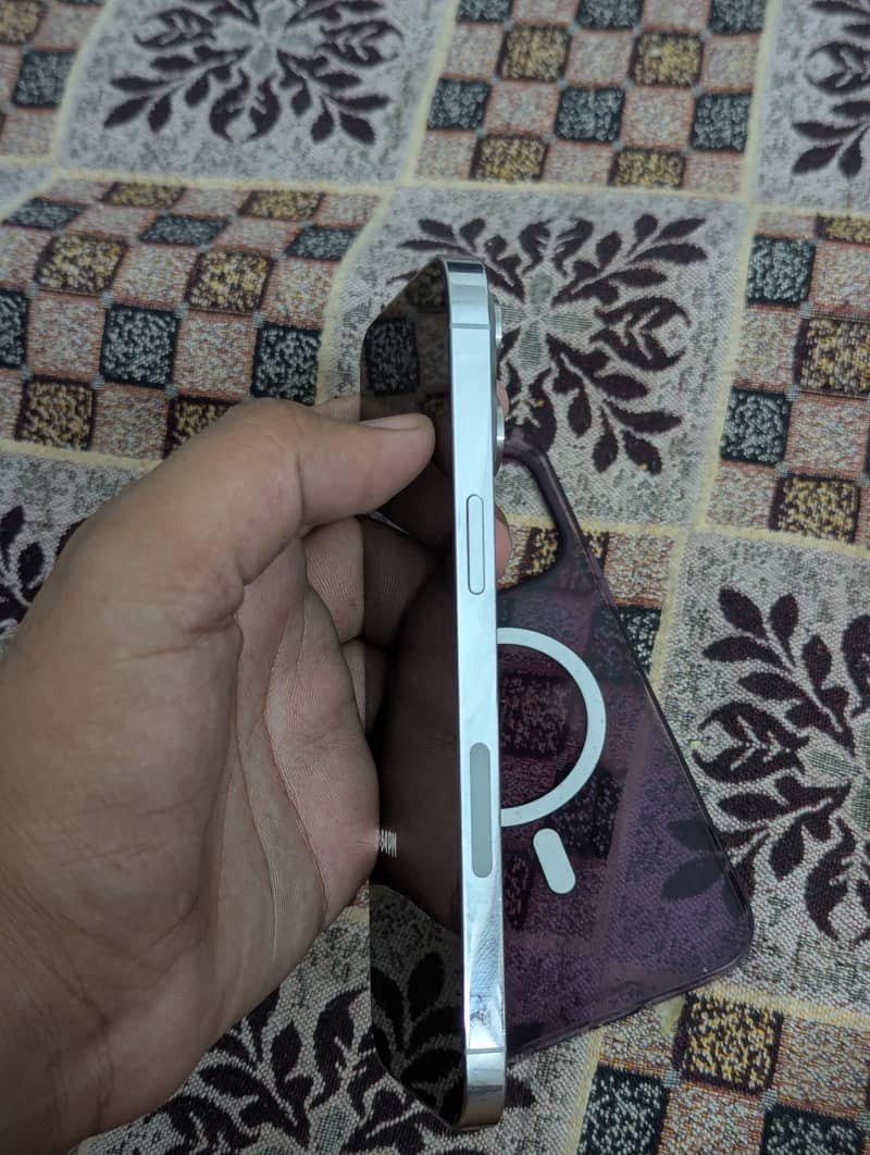 Apple iPhone 14 Pro Max 7