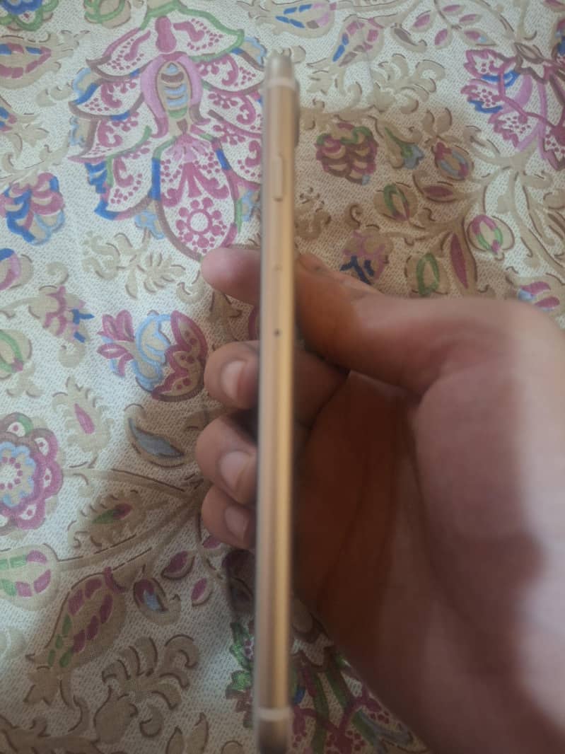Apple iPhone 7 Plus 5