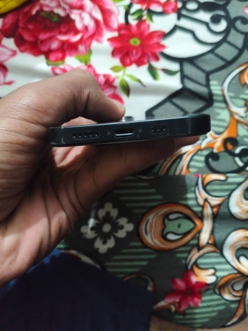 Apple iPhone 13 1