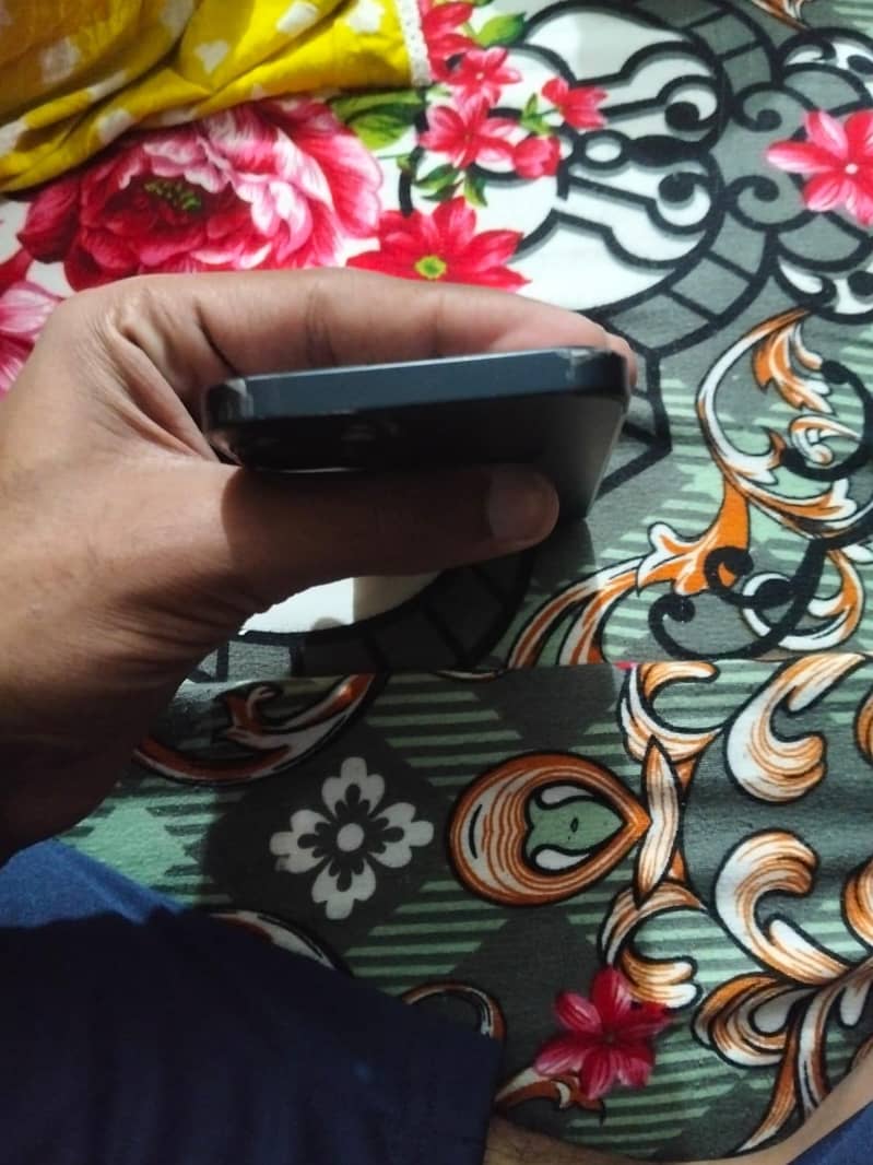 Apple iPhone 13 3