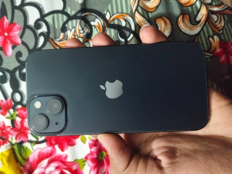 Apple iPhone 13 4
