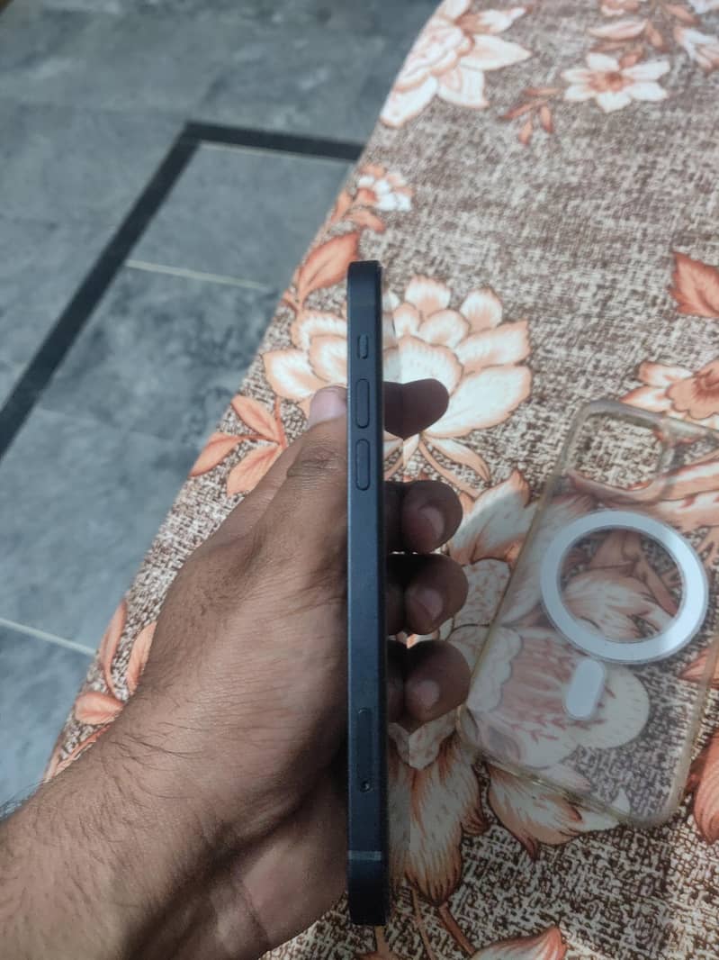 Apple iPhone 12 1