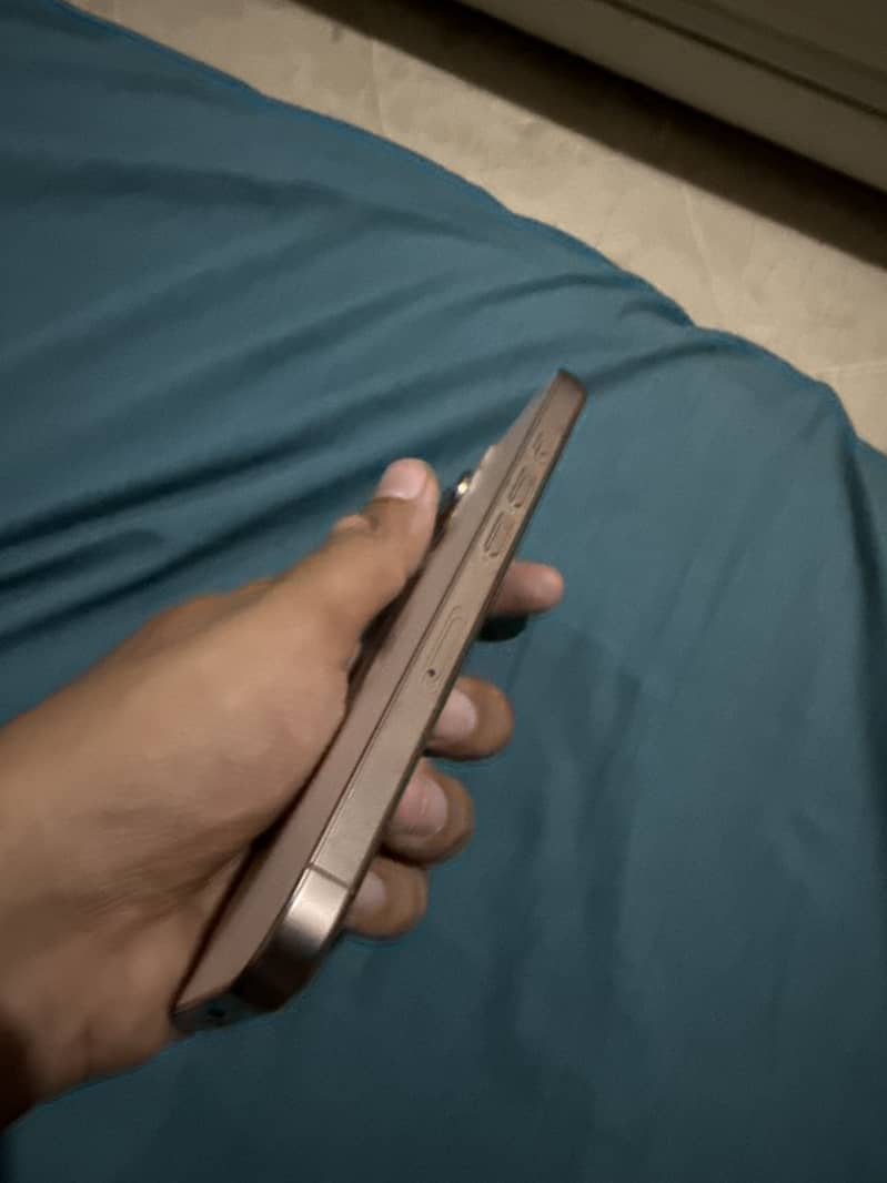 Apple iPhone 16 Pro 4