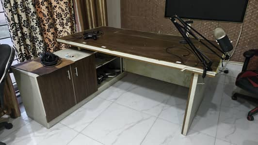 Large sized used Office table for sale