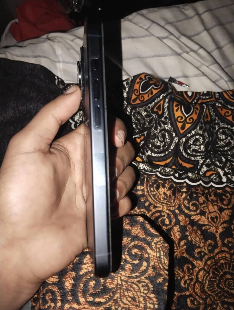 Apple iPhone 15 Pro 1