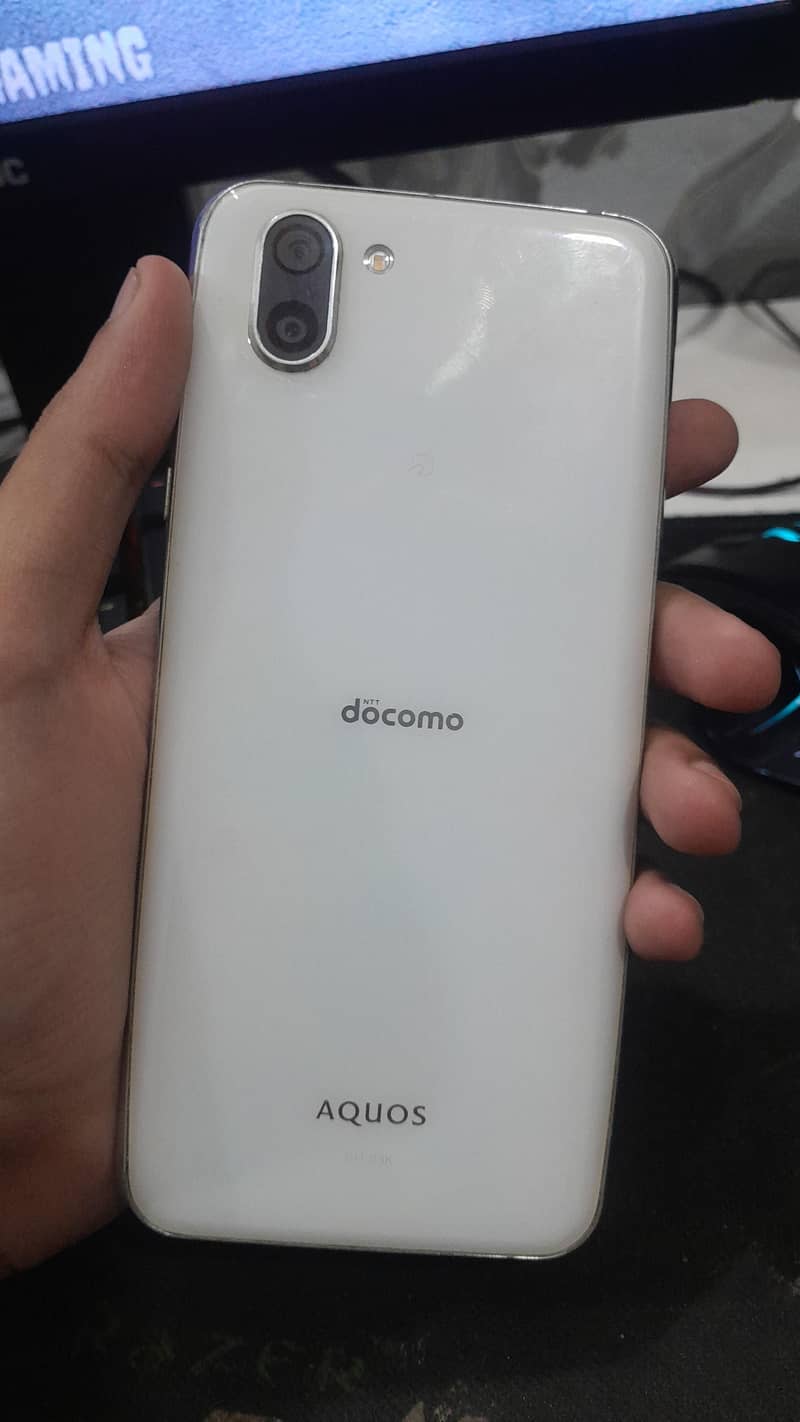 Sharp Aquos R2 1