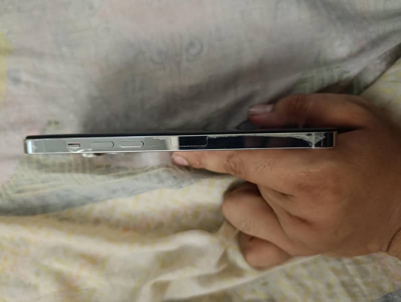 Apple iPhone 14 Pro Max 1Tb with box 4
