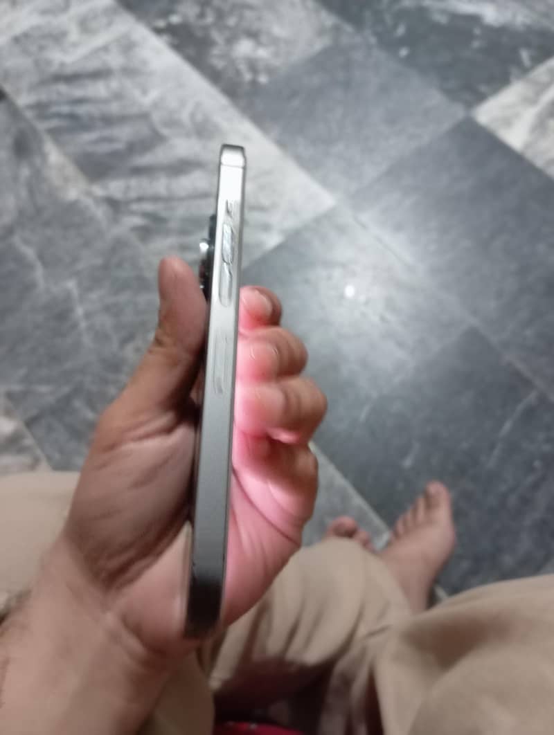 Apple iPhone 13 Pro 4