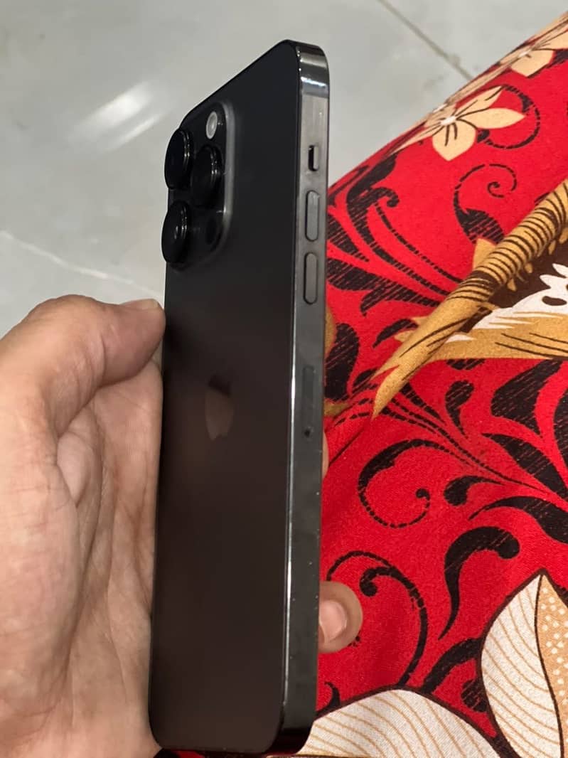 Apple iPhone 14 Pro Max 1