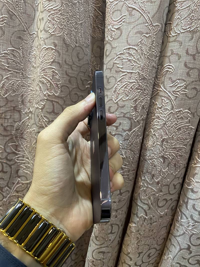 Apple iPhone 14 Pro 2