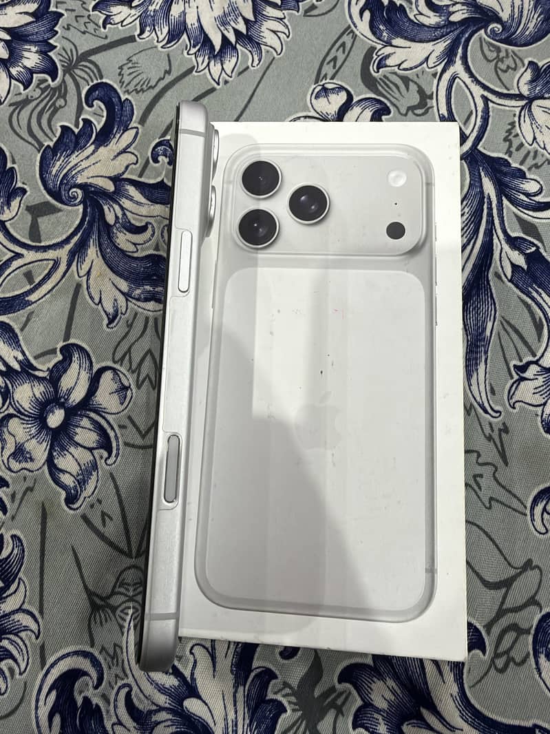 Apple iPhone 17 Pro Max 2