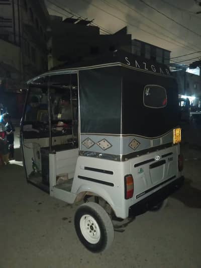 For Sale model 2025 achi condition main gari hath main chal Rahi hai