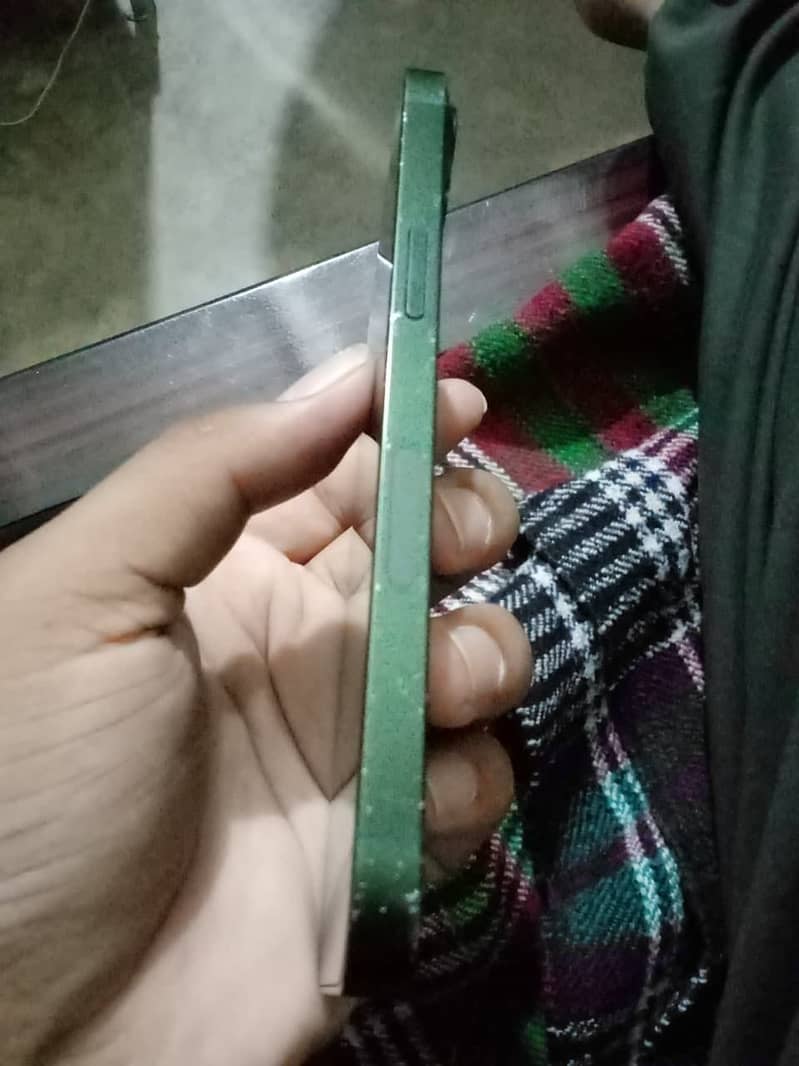 Apple iPhone 13 1