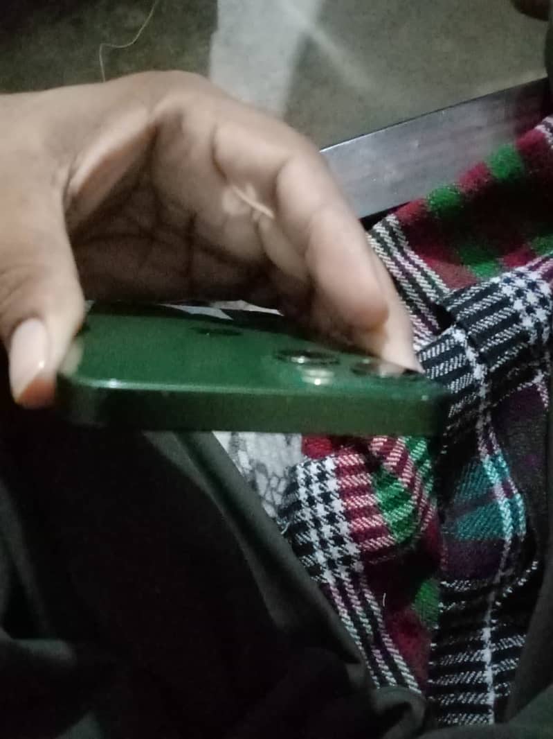 Apple iPhone 13 7