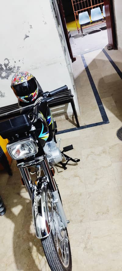 Honda cg 125 for sale black color fresh condition only single hand use