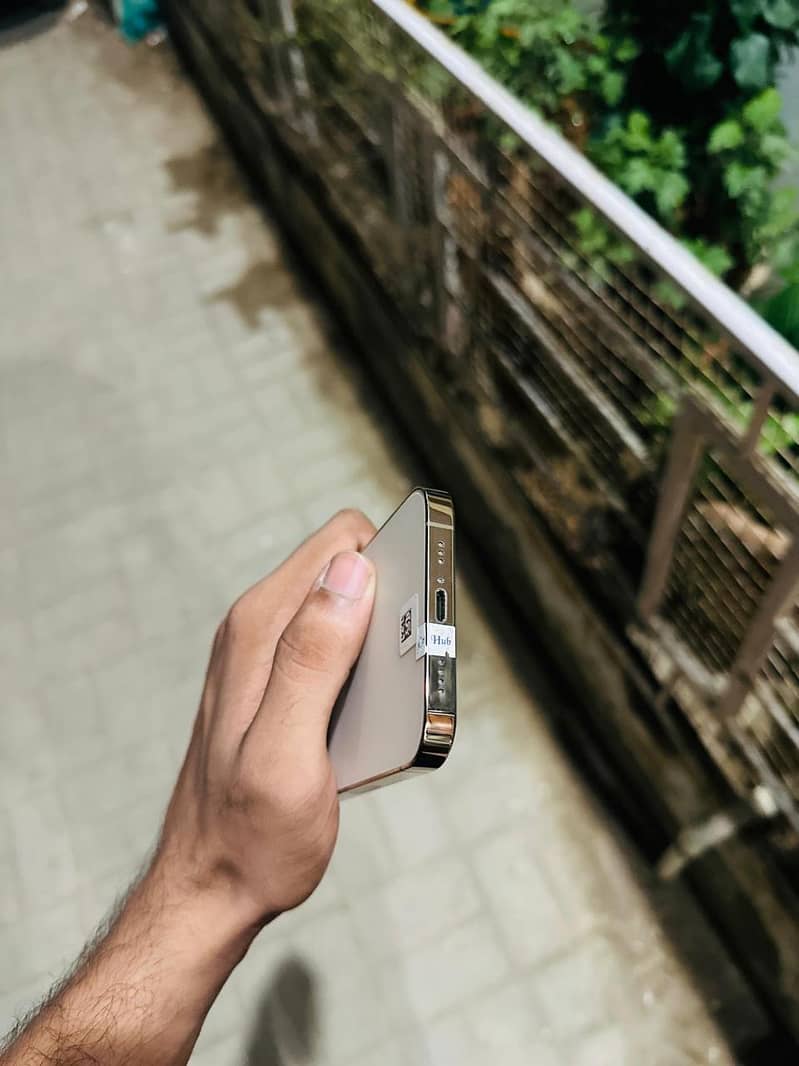 Apple iPhone 13 Pro 2