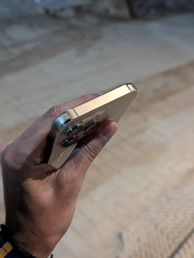 Apple iPhone 13 Pro 8