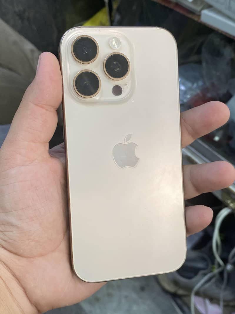 Apple iPhone 16 Pro 3