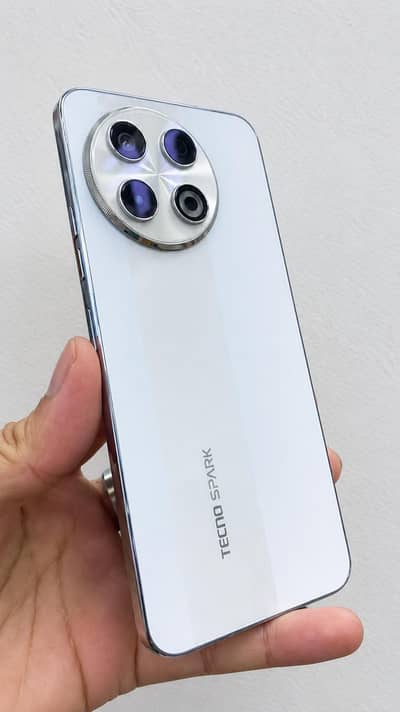 TECNO SPARK 30 PRO BEST MOBILE IN THIS PRICE